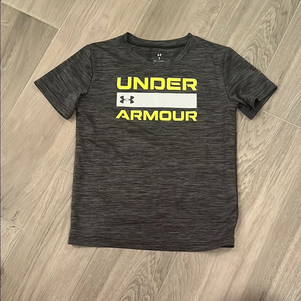 Under Armour Boys Gray T-Shirt Size: 7